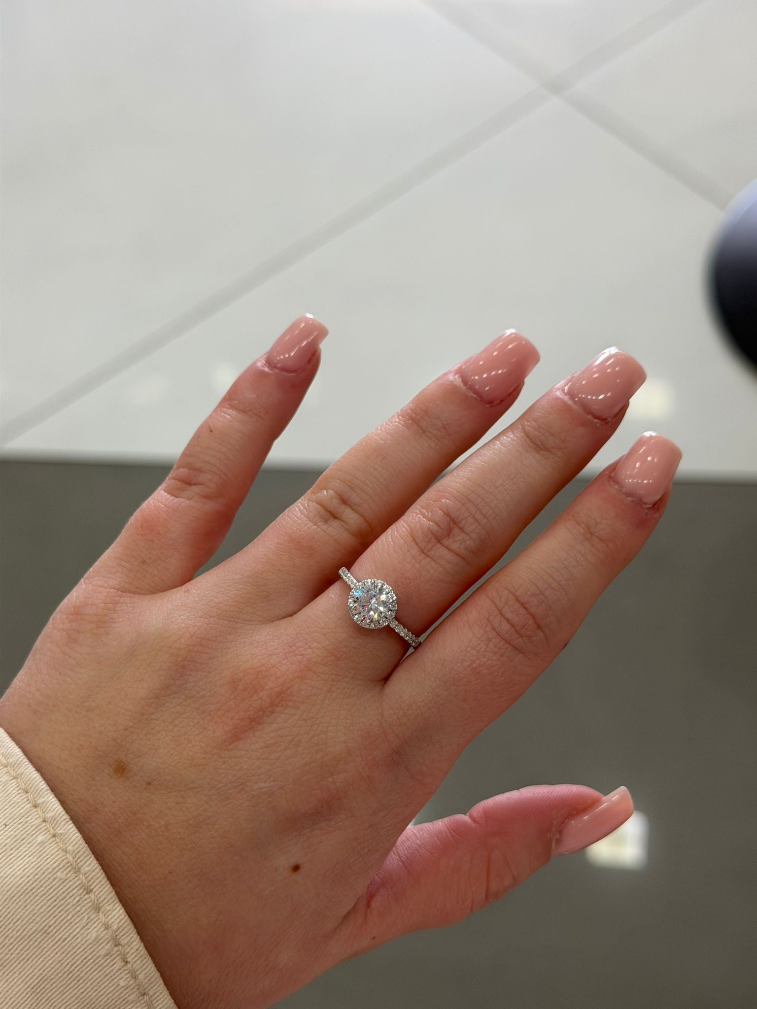 Anello Solitario Luxury in Argento 925 con Pietre Bianche – Regolabile