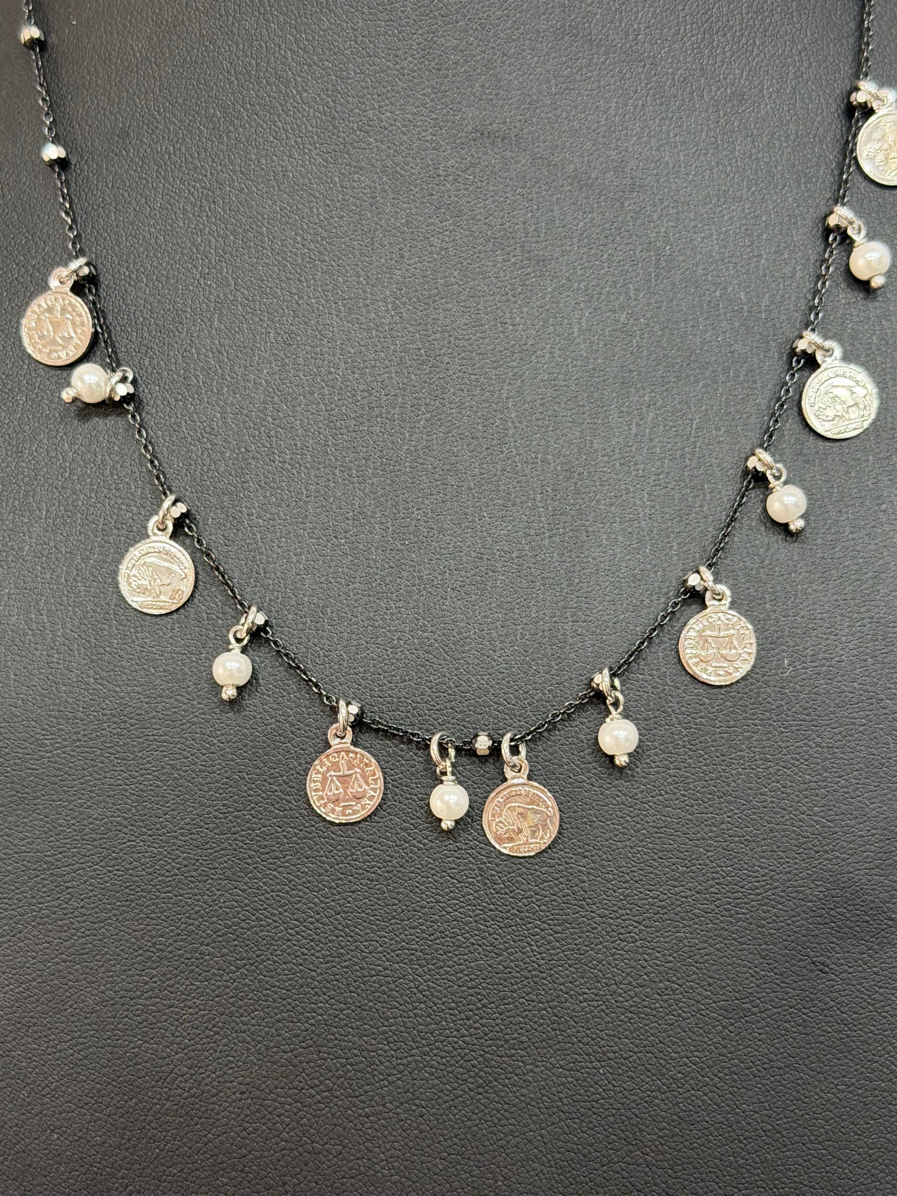 Collana Argento 925 Brunito con Monete Pendenti e Perle Bianche