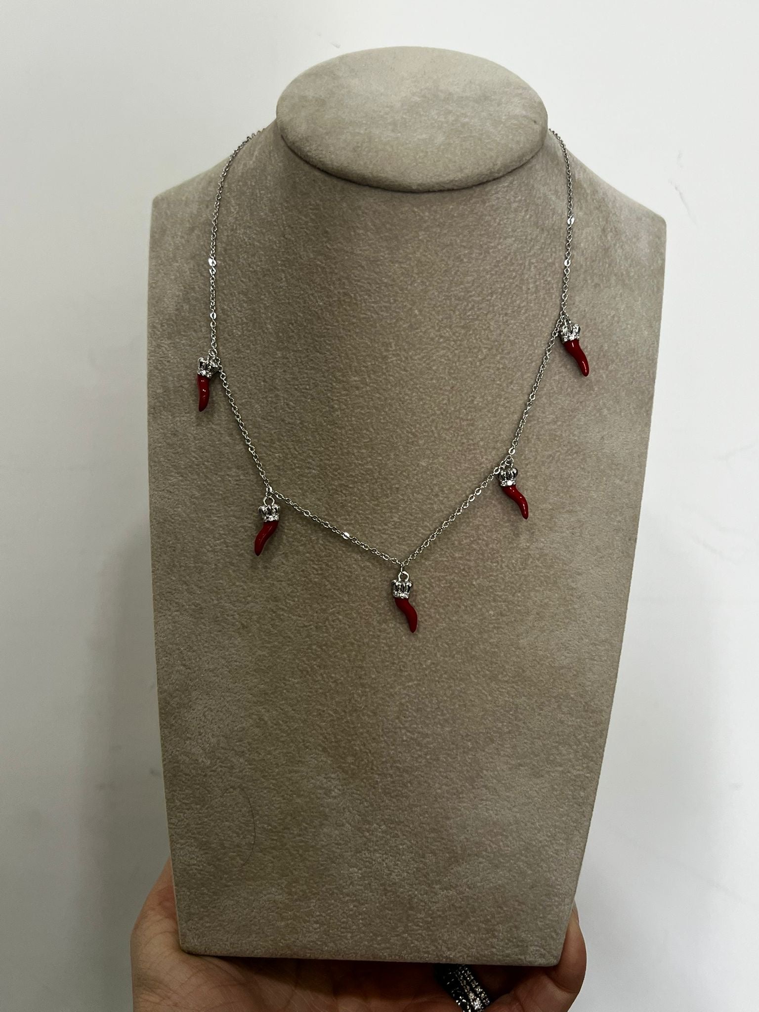 Collana Acciaio con Corni Smaltati Rossi – Portafortuna e Stile