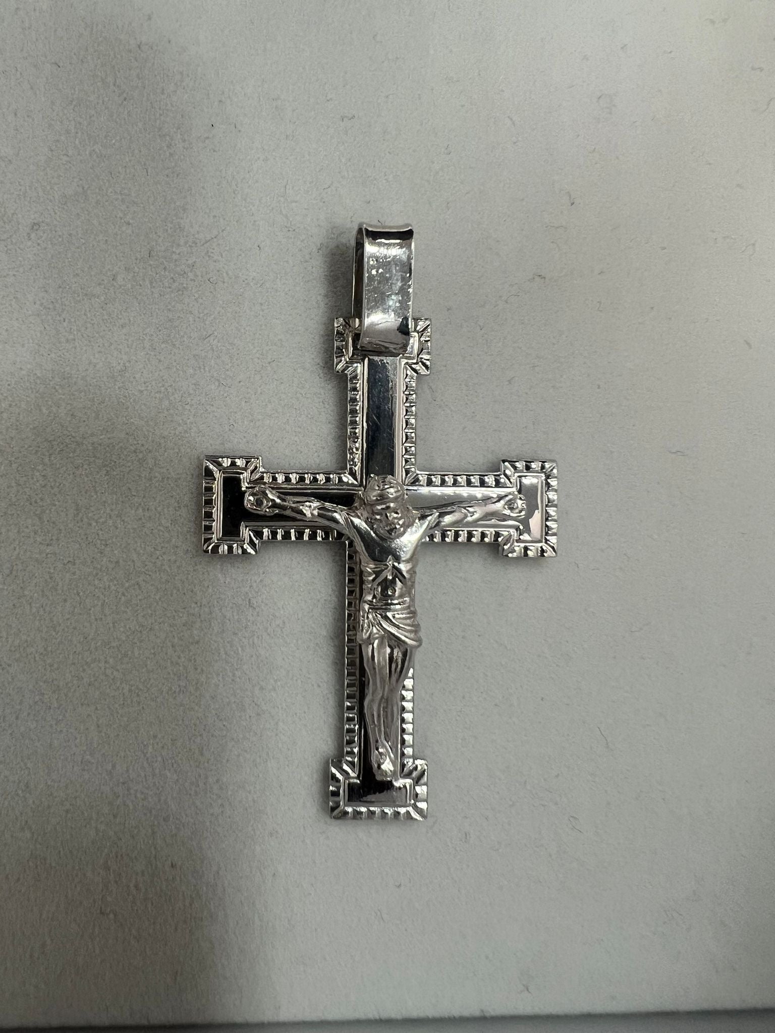Ciondolo Croce con Gesù Crocifisso Argento 925 – Fede Senza Tempo