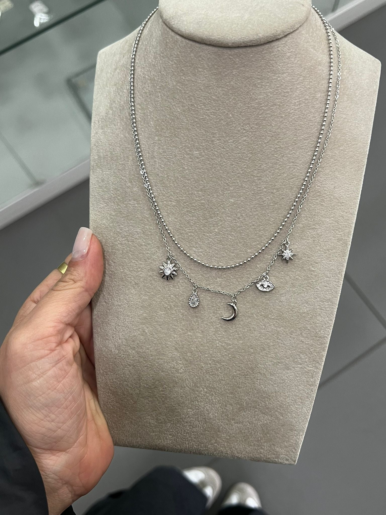 Collana Luna in Acciaio – Simbolo di Femminilità e Mistero