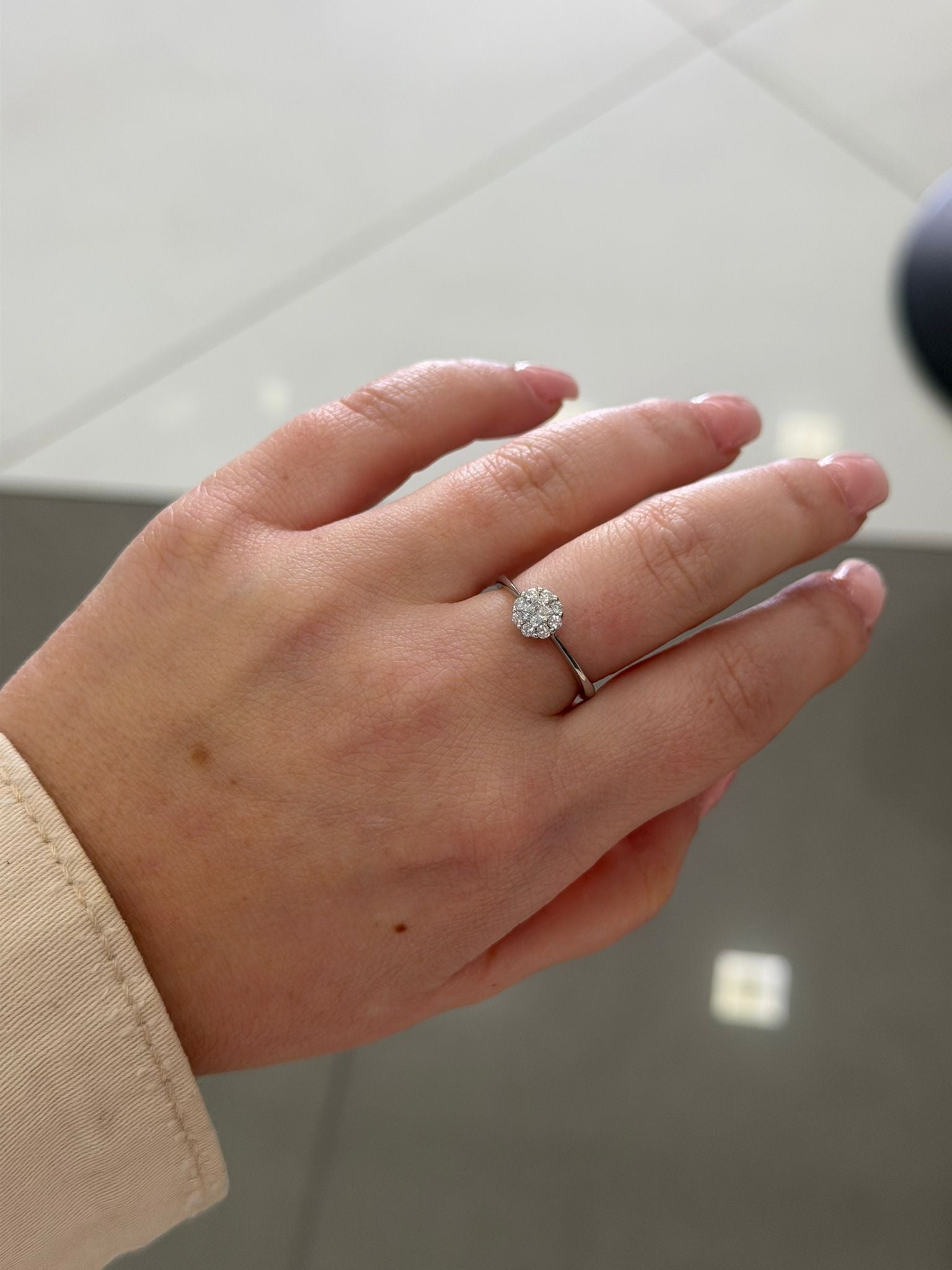 Anello Fiore in Argento 925 con Pietre Bianche – Regolabile