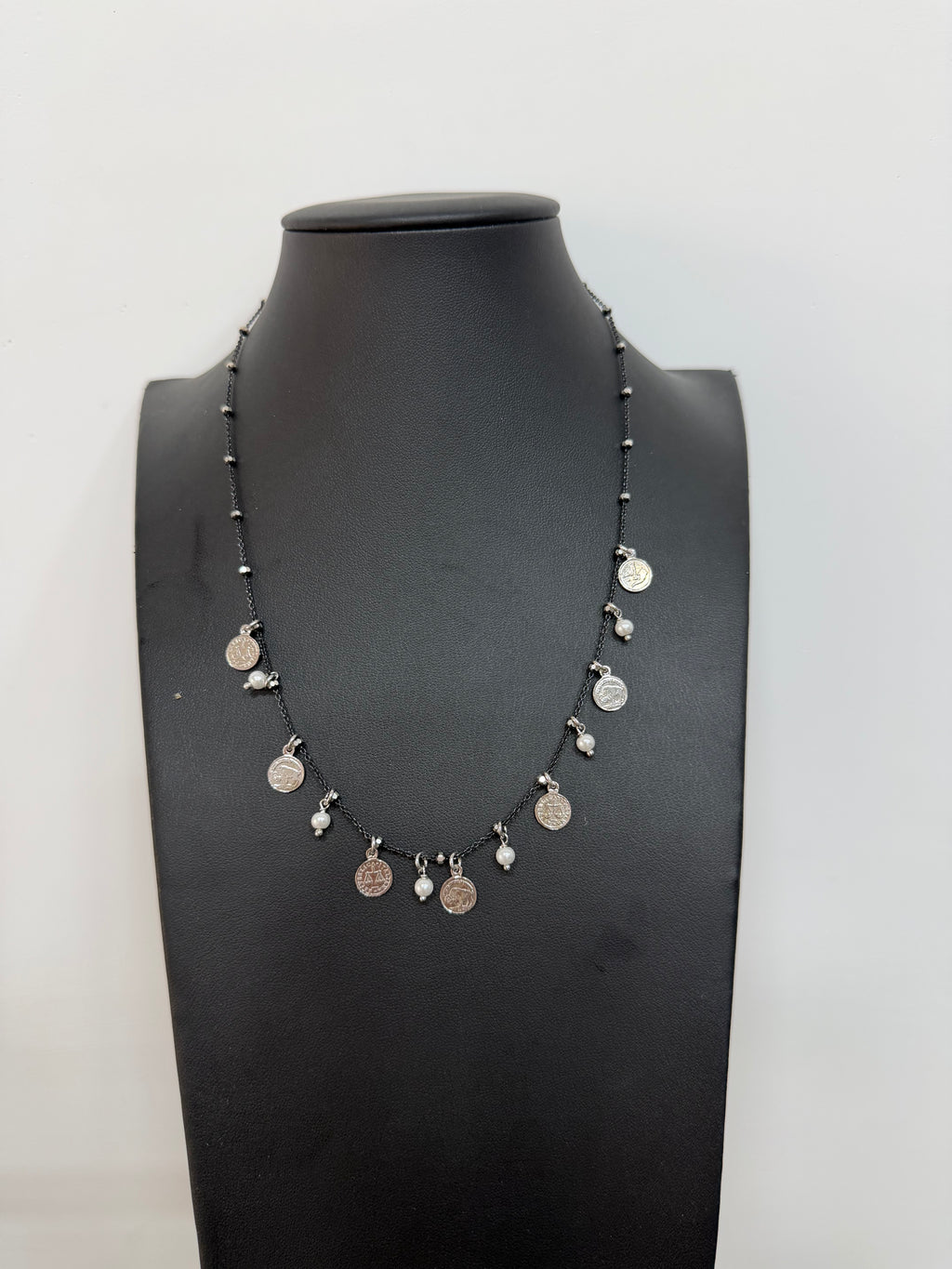 Collana Argento 925 Brunito con Monete Pendenti e Perle Bianche