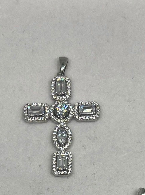 Ciondolo Croce Argento 925 Zirconi Incastonati – Eleganza Sacra