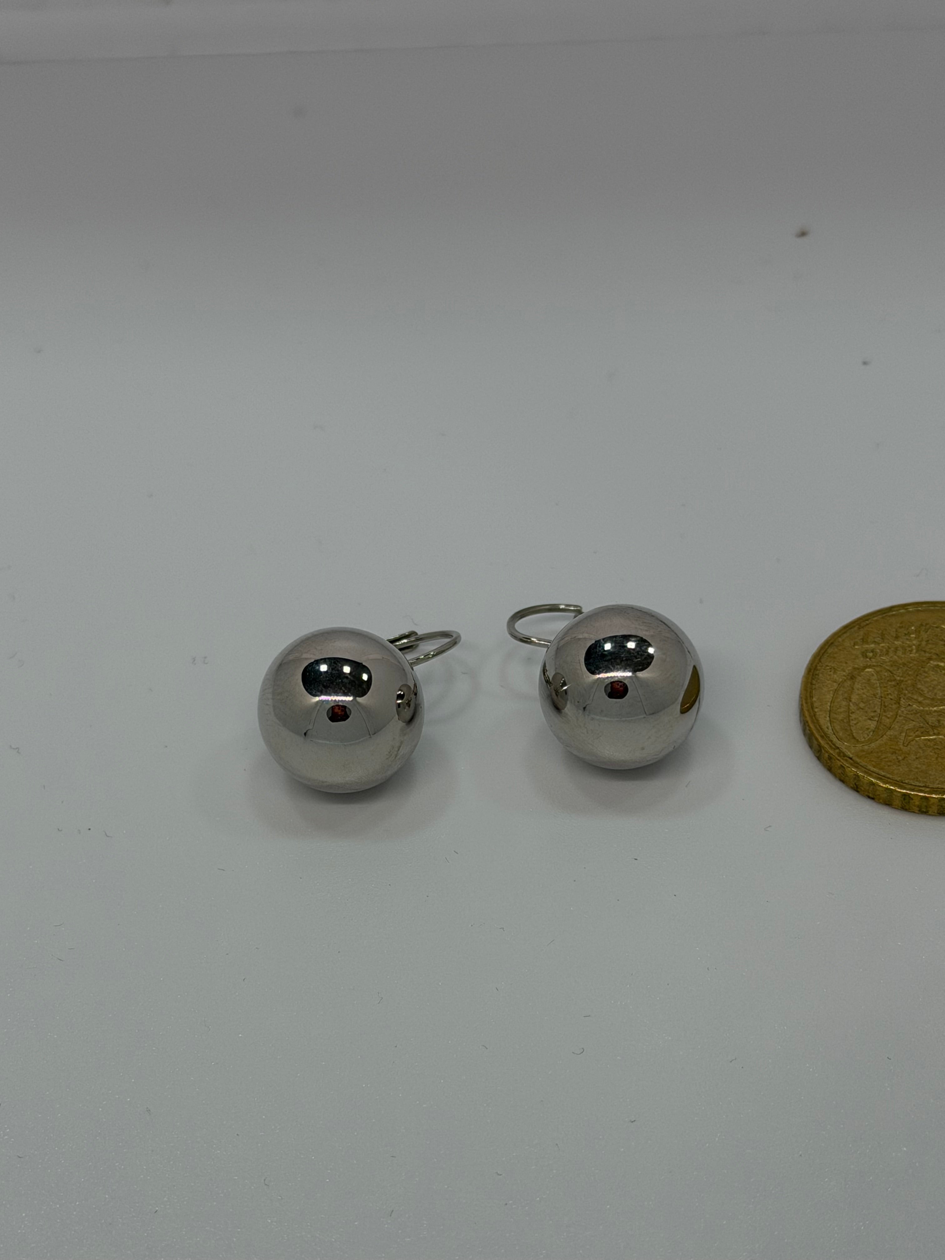 Orecchini Monachella in Argento 925 con Sfere Lisce – Stile Minimal