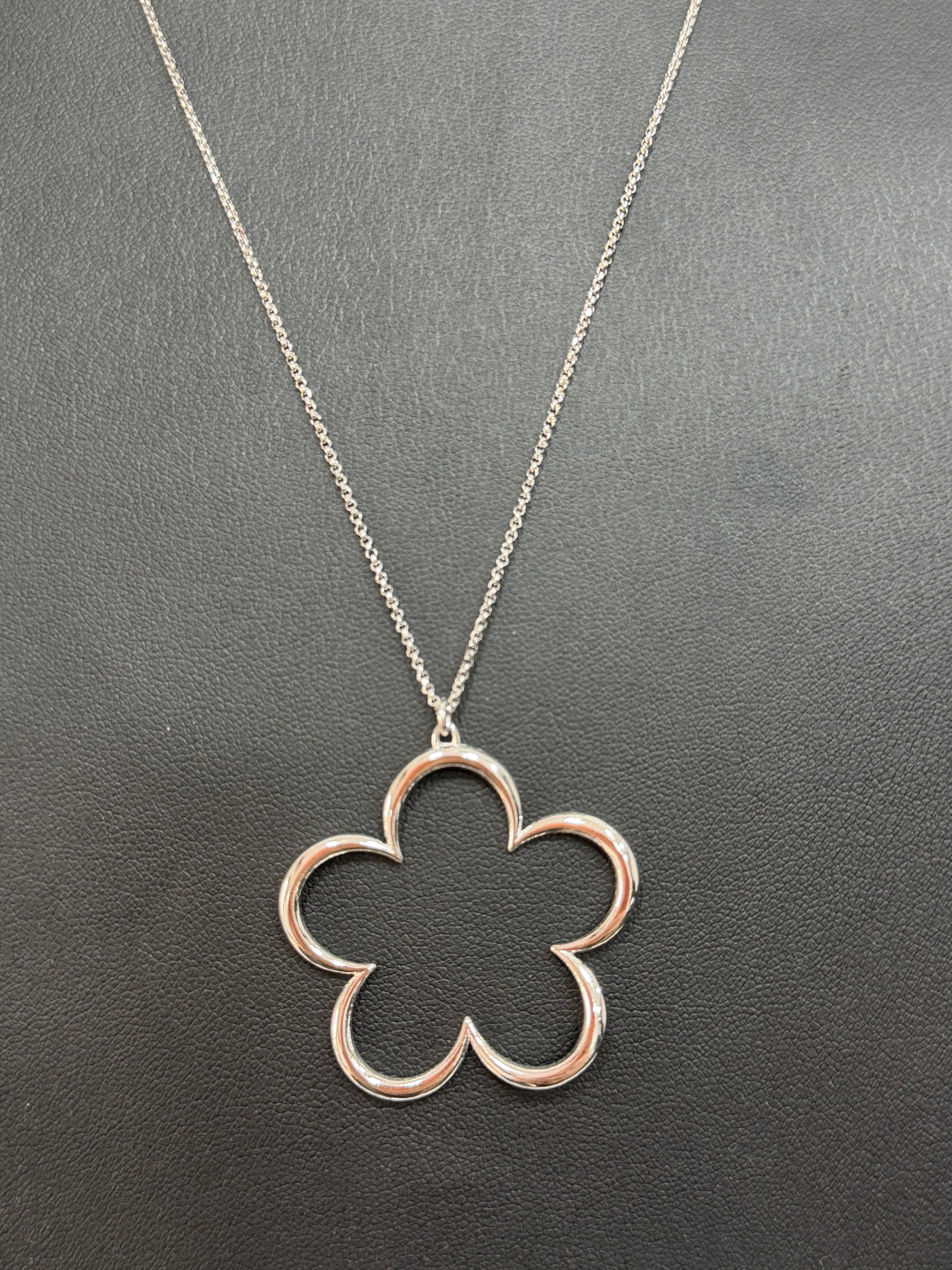 Collana Fiore in Argento 925 – Eleganza Artigianale