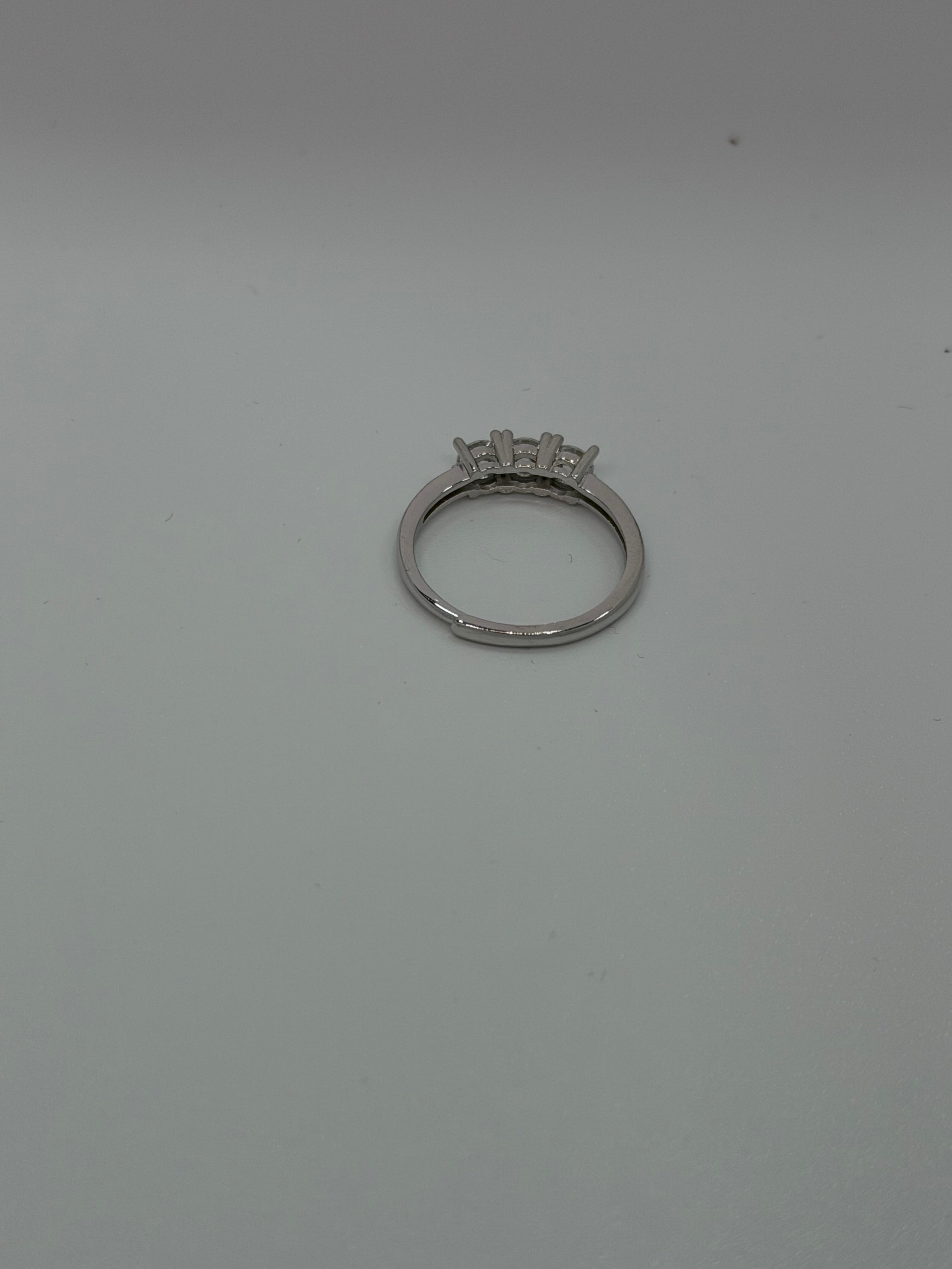 Anello Trilogy Argento 925 con 3 Pietre Bianche – Regolabile | AG silver