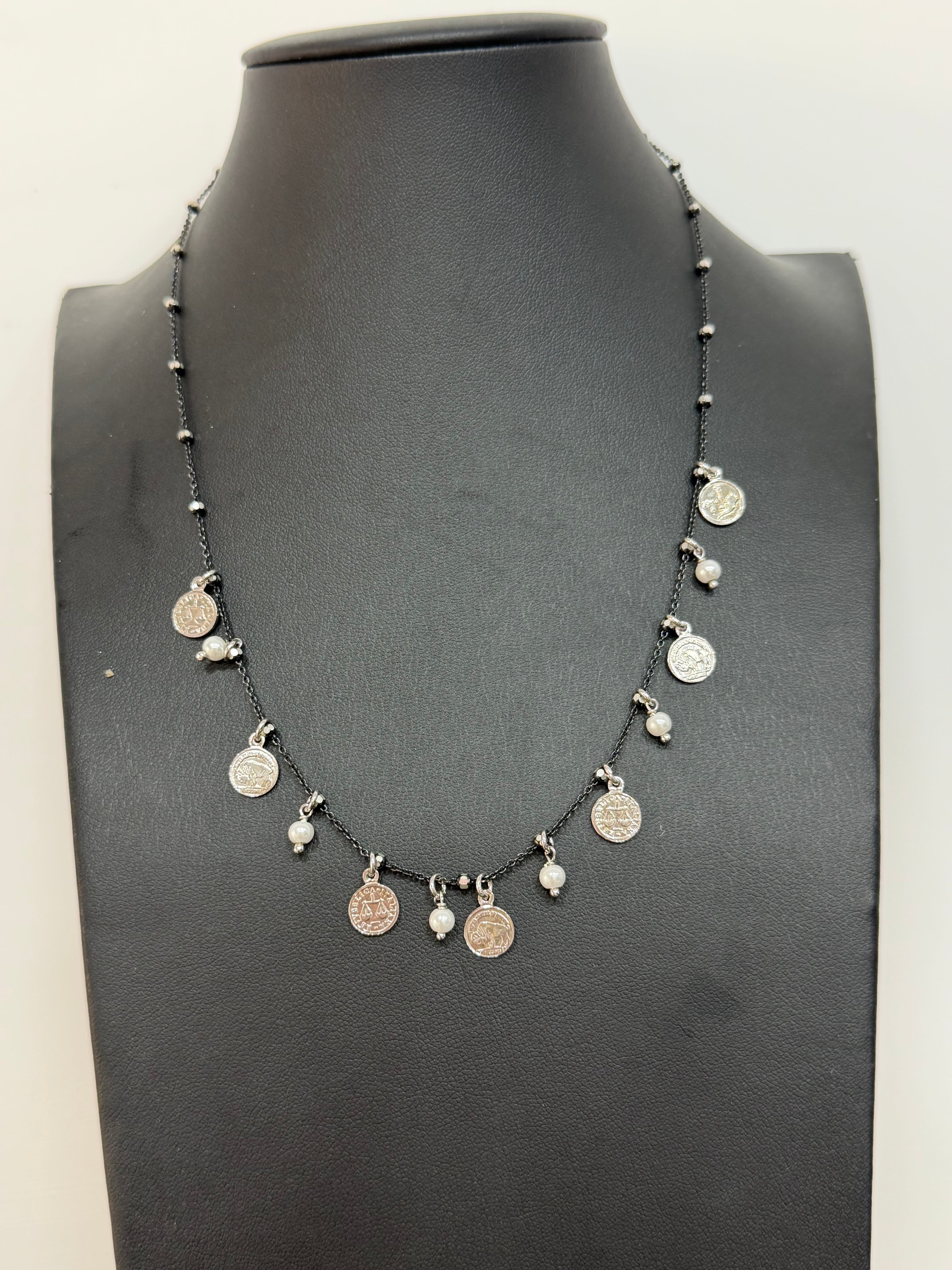 Collana Argento 925 Brunito con Monete Pendenti e Perle Bianche