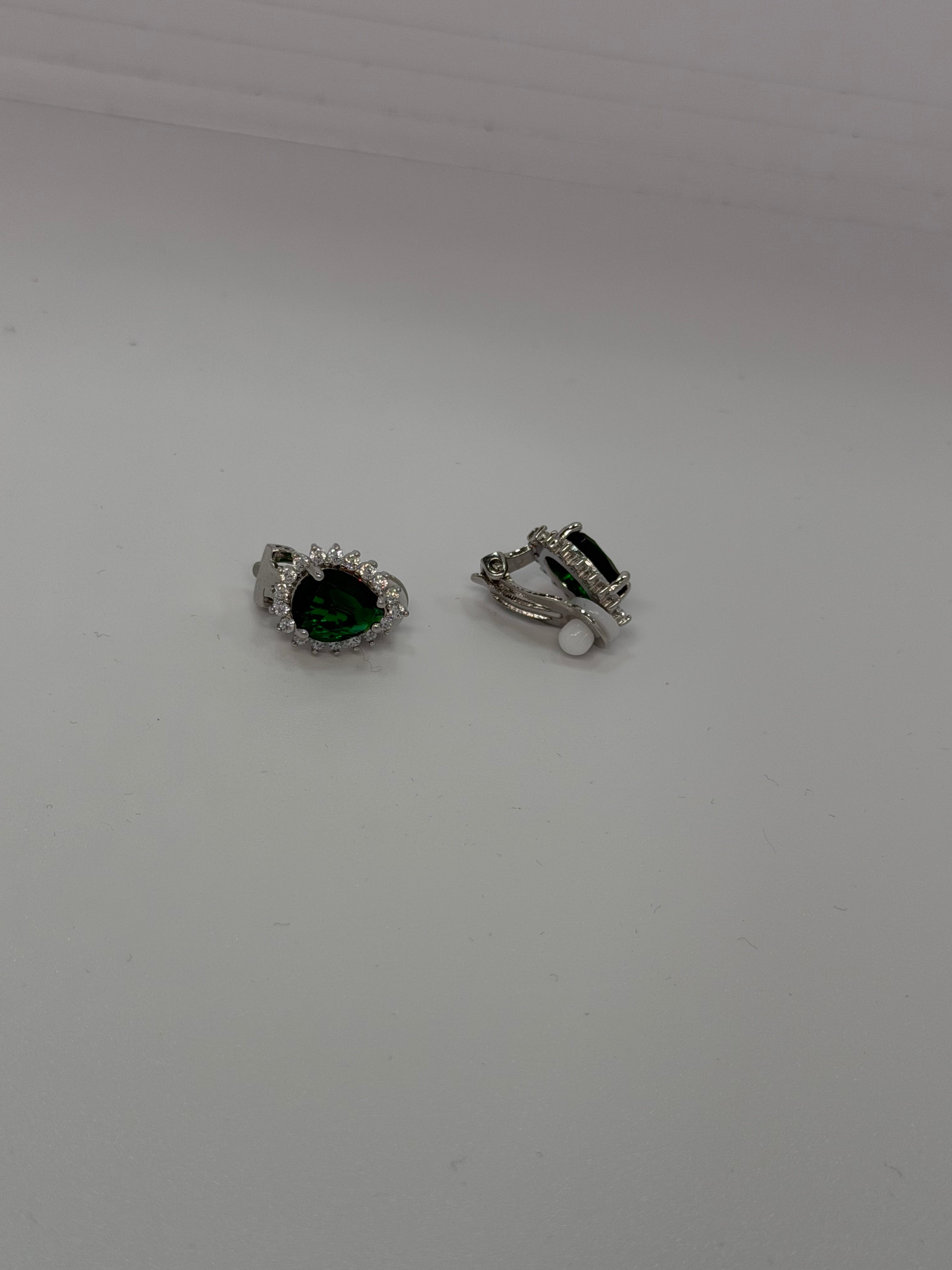 Orecchini a Clip Argento 925 con Pietra Verde e Cornice di Zirconi Bianchi