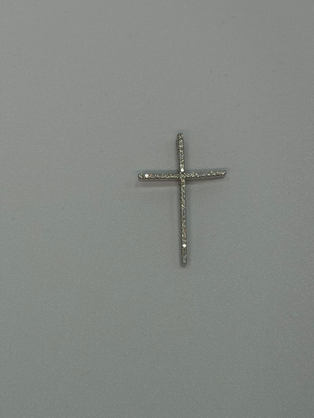 Ciondolo Croce in Argento 925 con Pietre Bianche Incastonate | Gioiello Religioso
