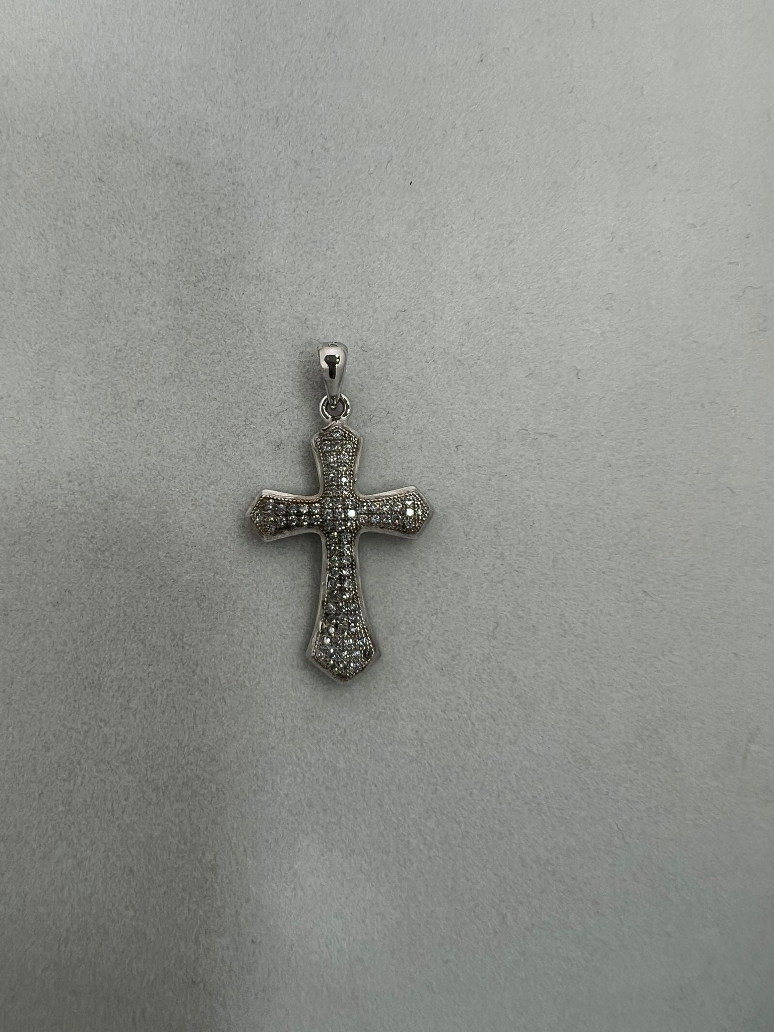 Ciondolo Croce Argento 925 Pietre Bianche – Purezza e Stile
