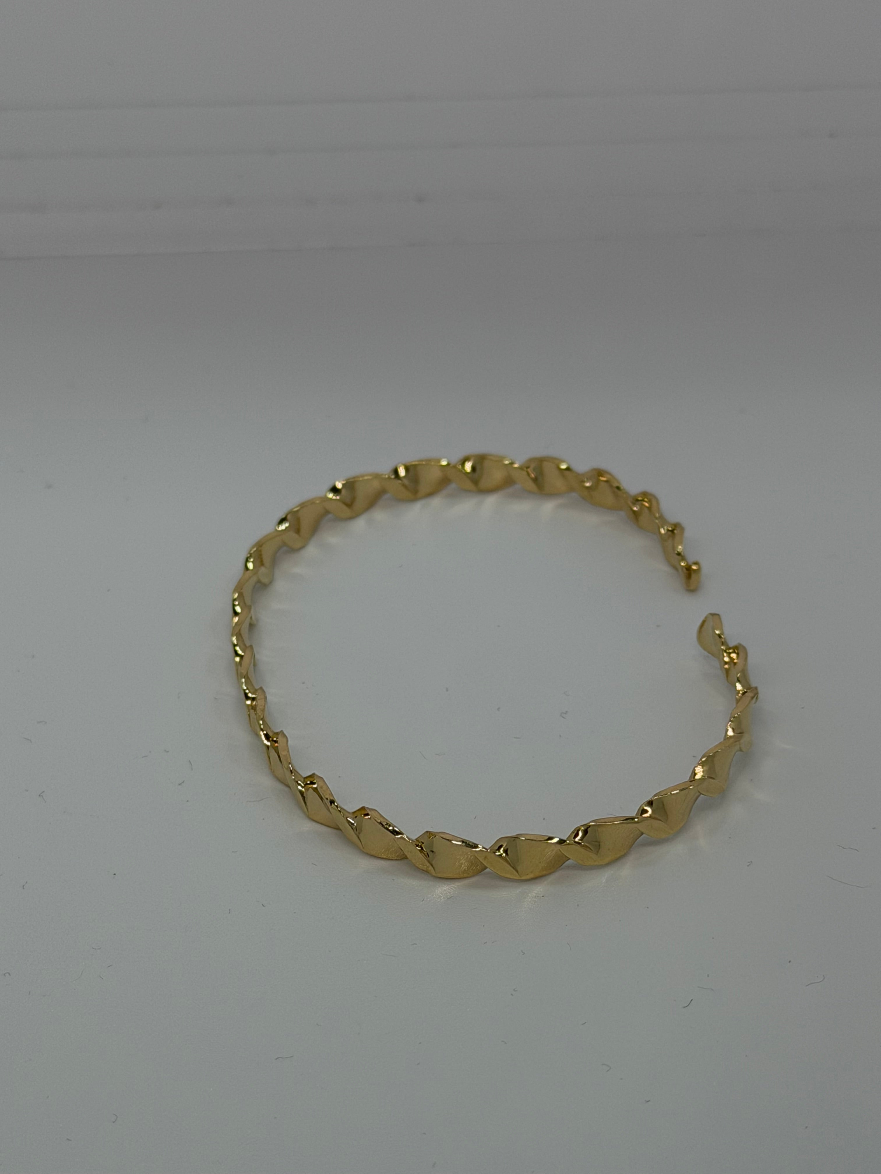 Bracciale Rigido Intrecciato in Argento 925 – Disponibile in Argento e Oro