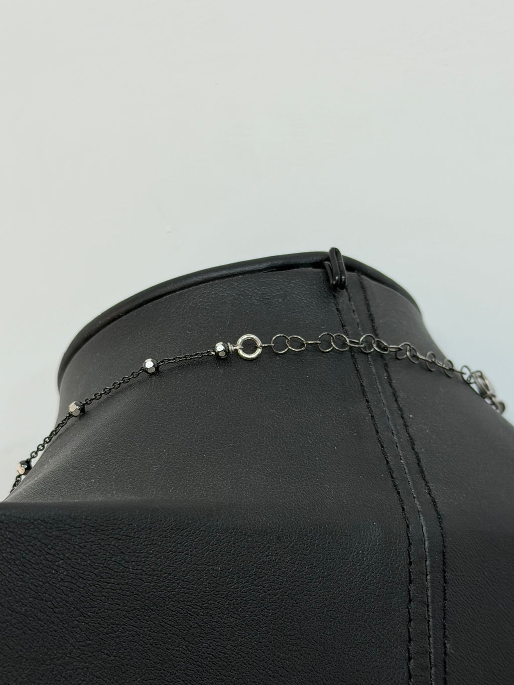 Collana Argento 925 Brunito con Monete Pendenti e Perle Bianche
