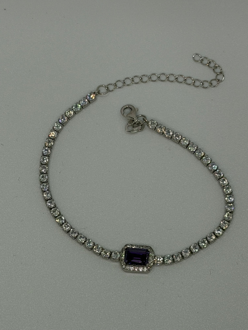 Bracciale Tennis Argento 925 con Pietra Viola Centrale – Semirigido
