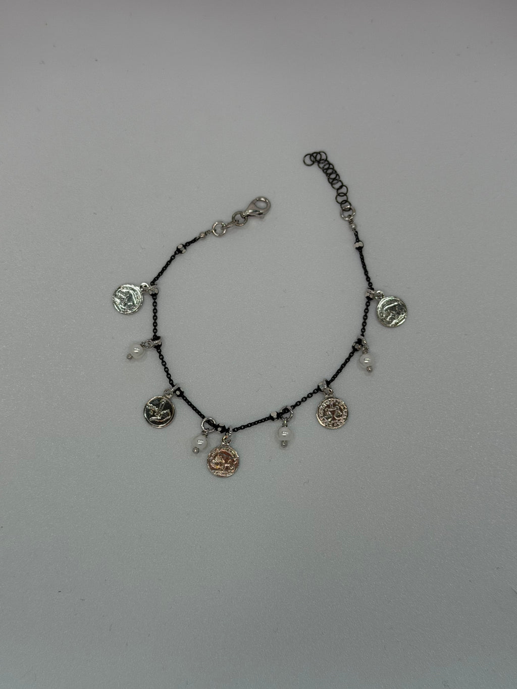 Bracciale Argento 925 Brunito con Monete e Perle Pendenti
