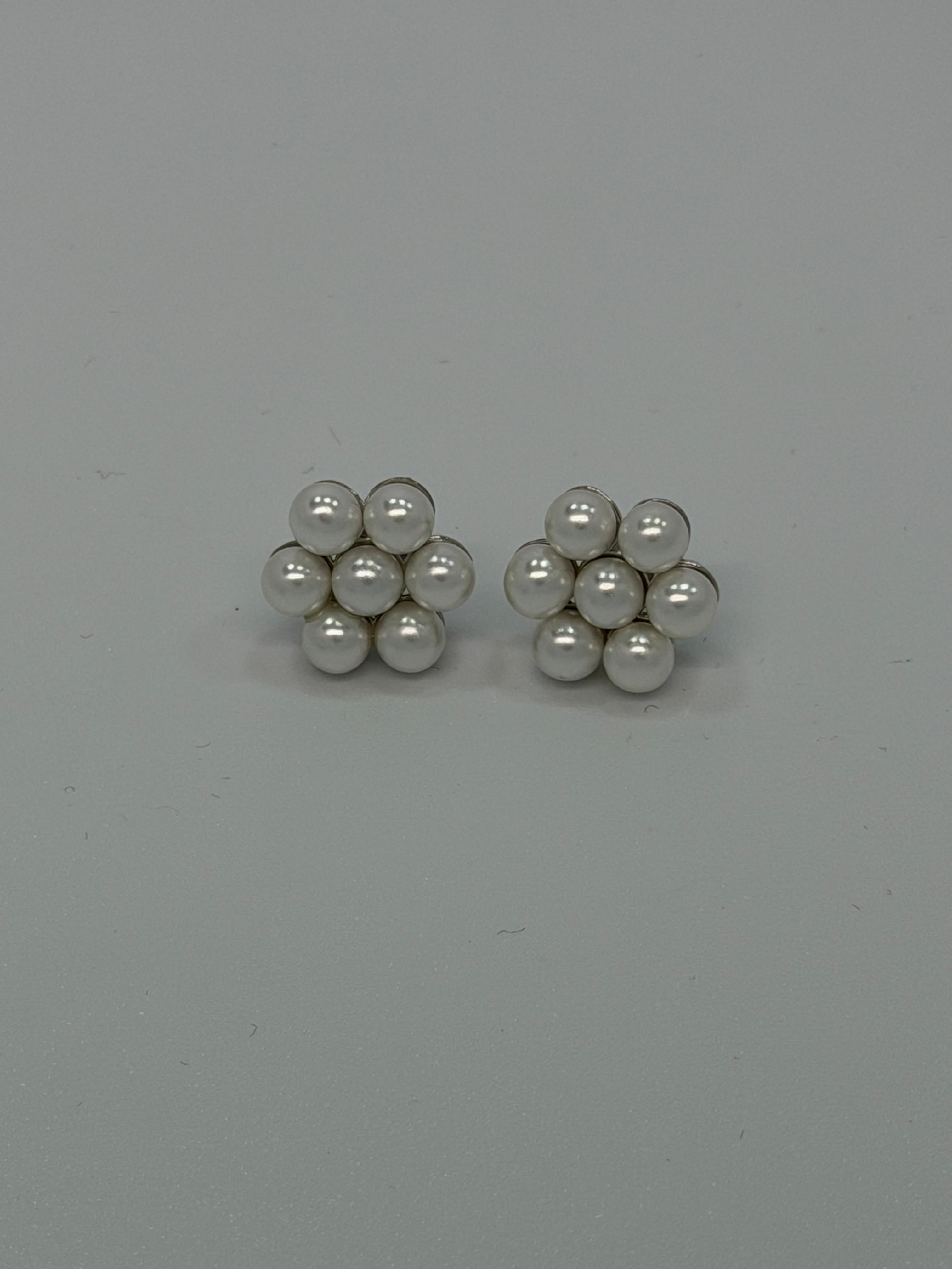 Orecchini a Fiore con Perle Bianche in Argento 925 – Al Lobo