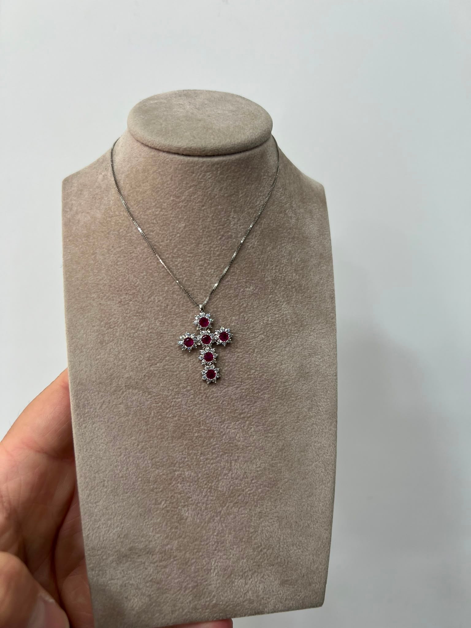 Collana Croce Argento 925 con Pietre Rosse e Zirconi – Stile & Fede