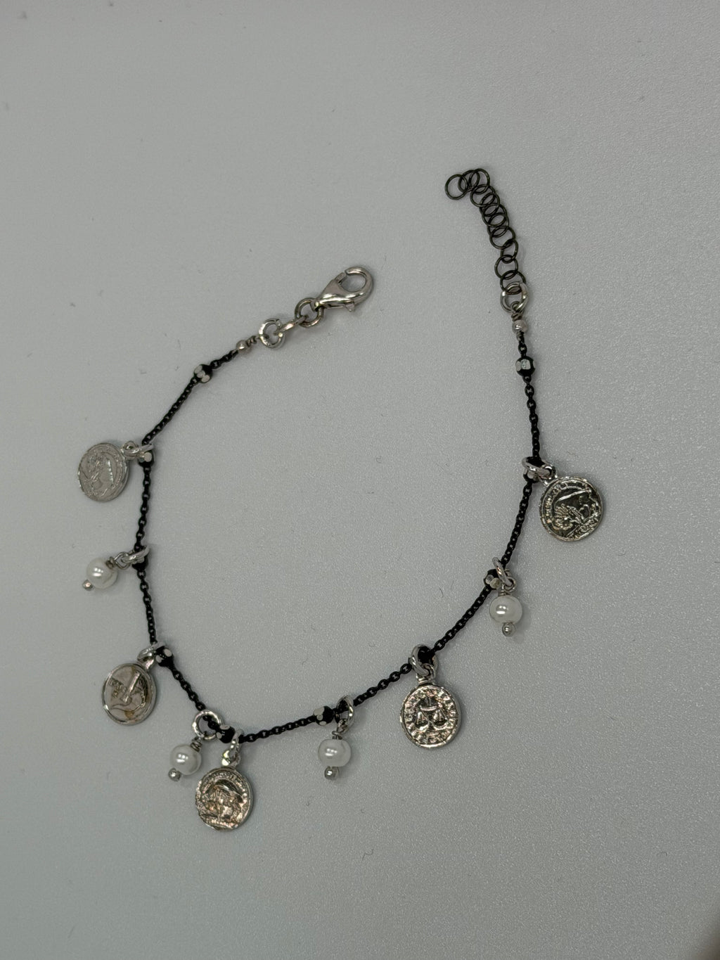 Bracciale Argento 925 Brunito con Monete e Perle Pendenti