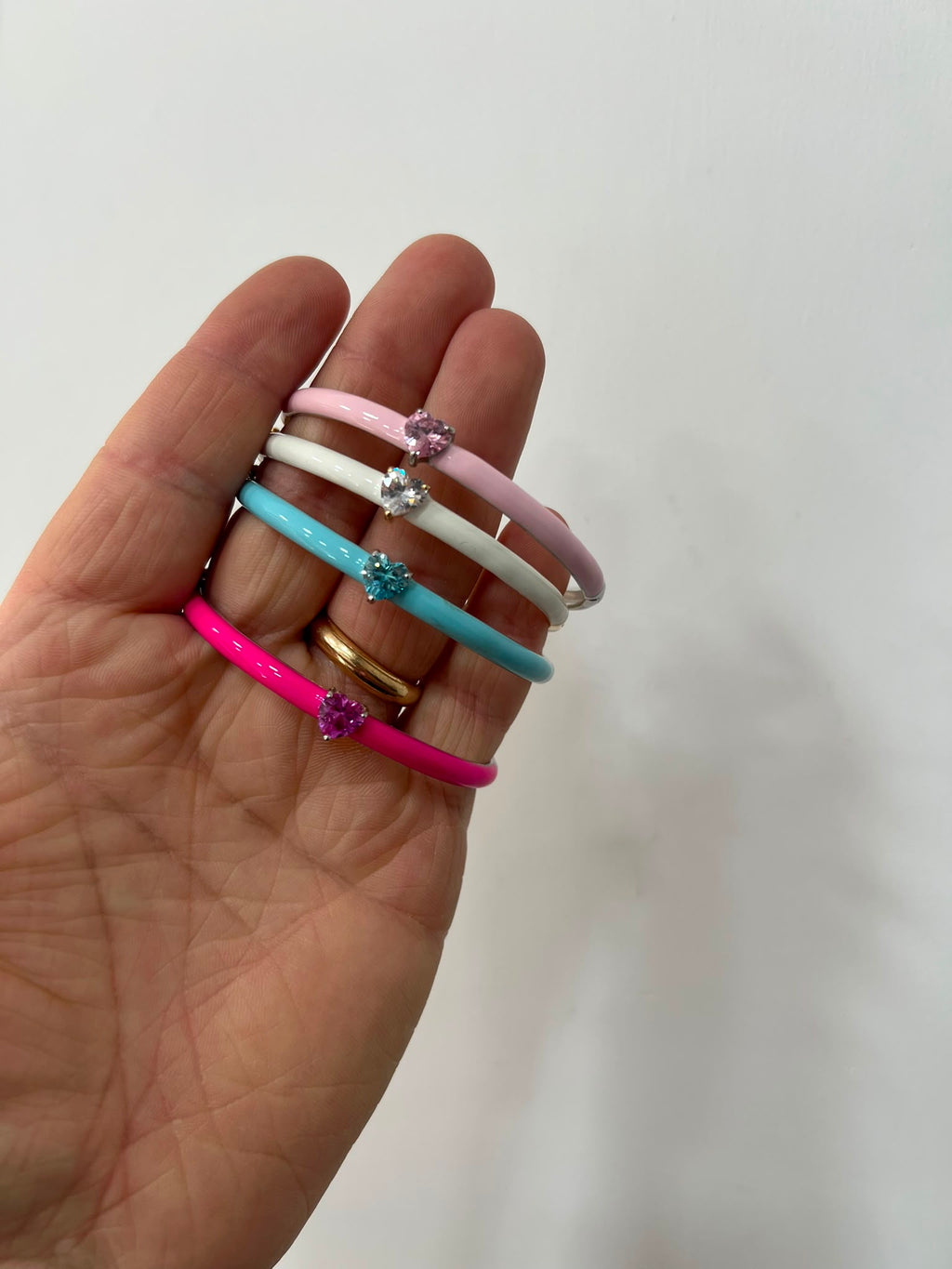 Bracciale Rigido Argento 925 Smaltato con Cuori Colorati – Gioiello Allegro