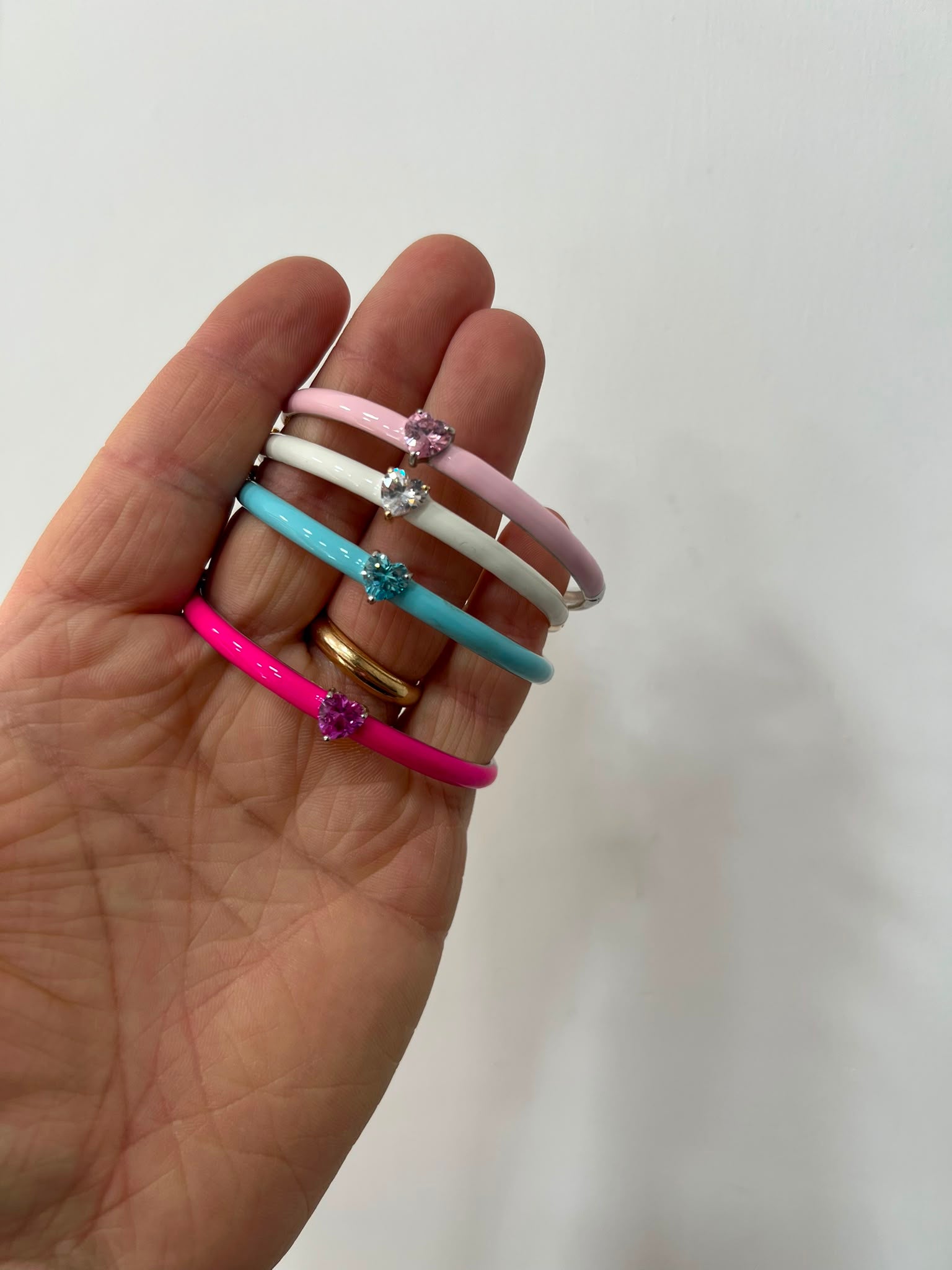 Bracciale Rigido Argento 925 Smaltato con Cuori Colorati – Gioiello Allegro