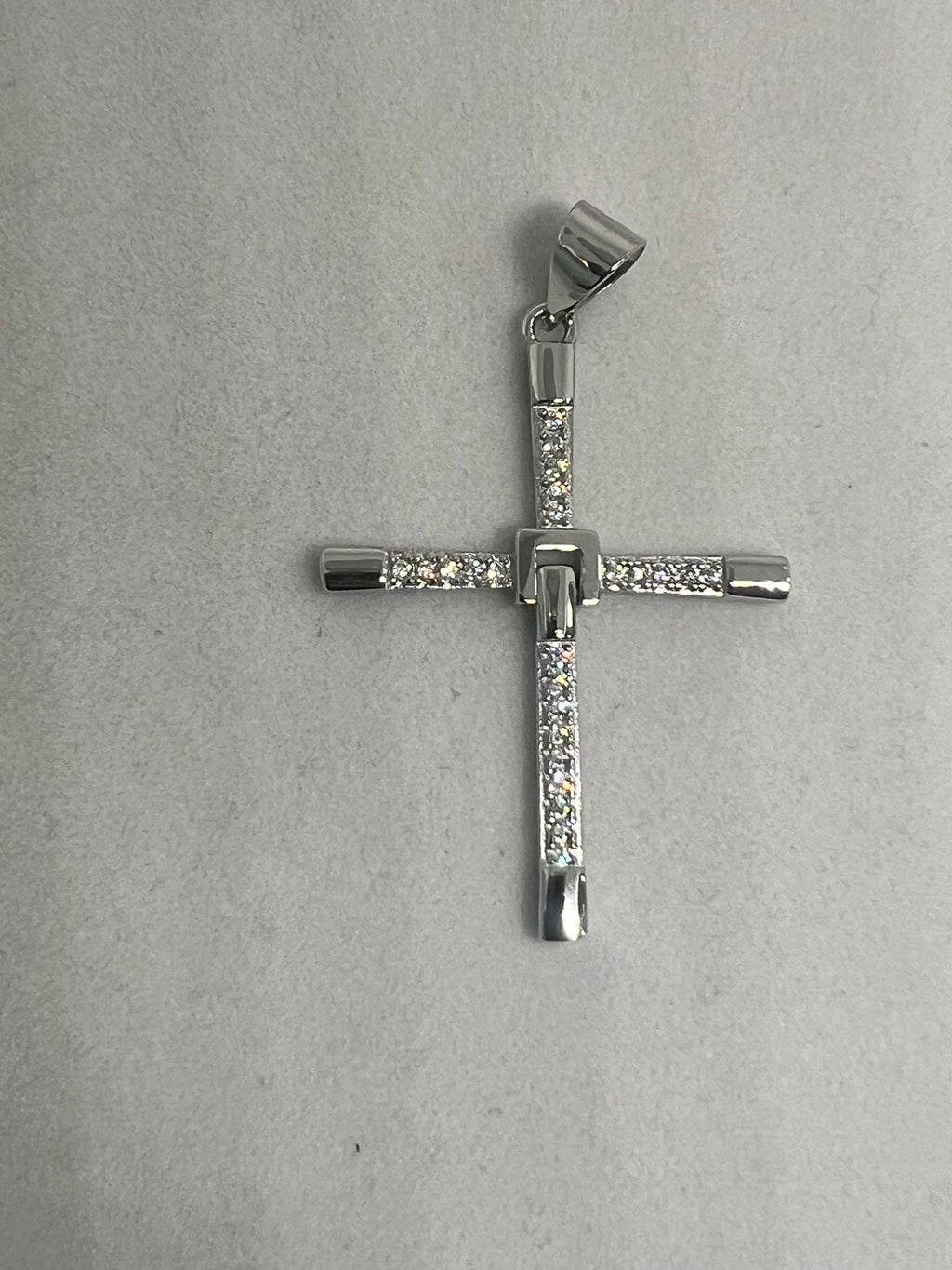 Ciondolo Croce Argento 925 con Pietre Bianche – Brillante e Sacro