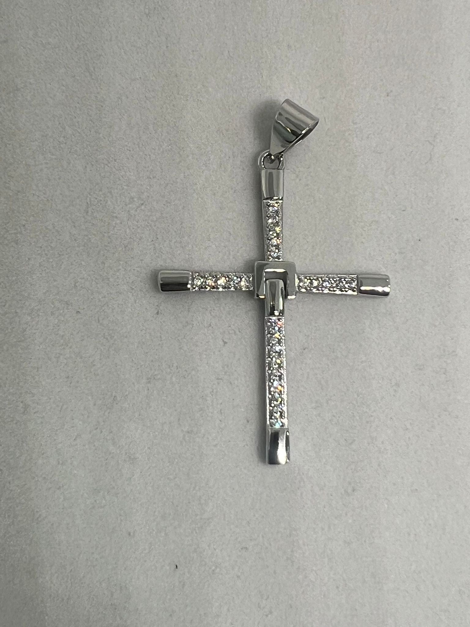 Ciondolo Croce Argento 925 con Pietre Bianche – Brillante e Sacro