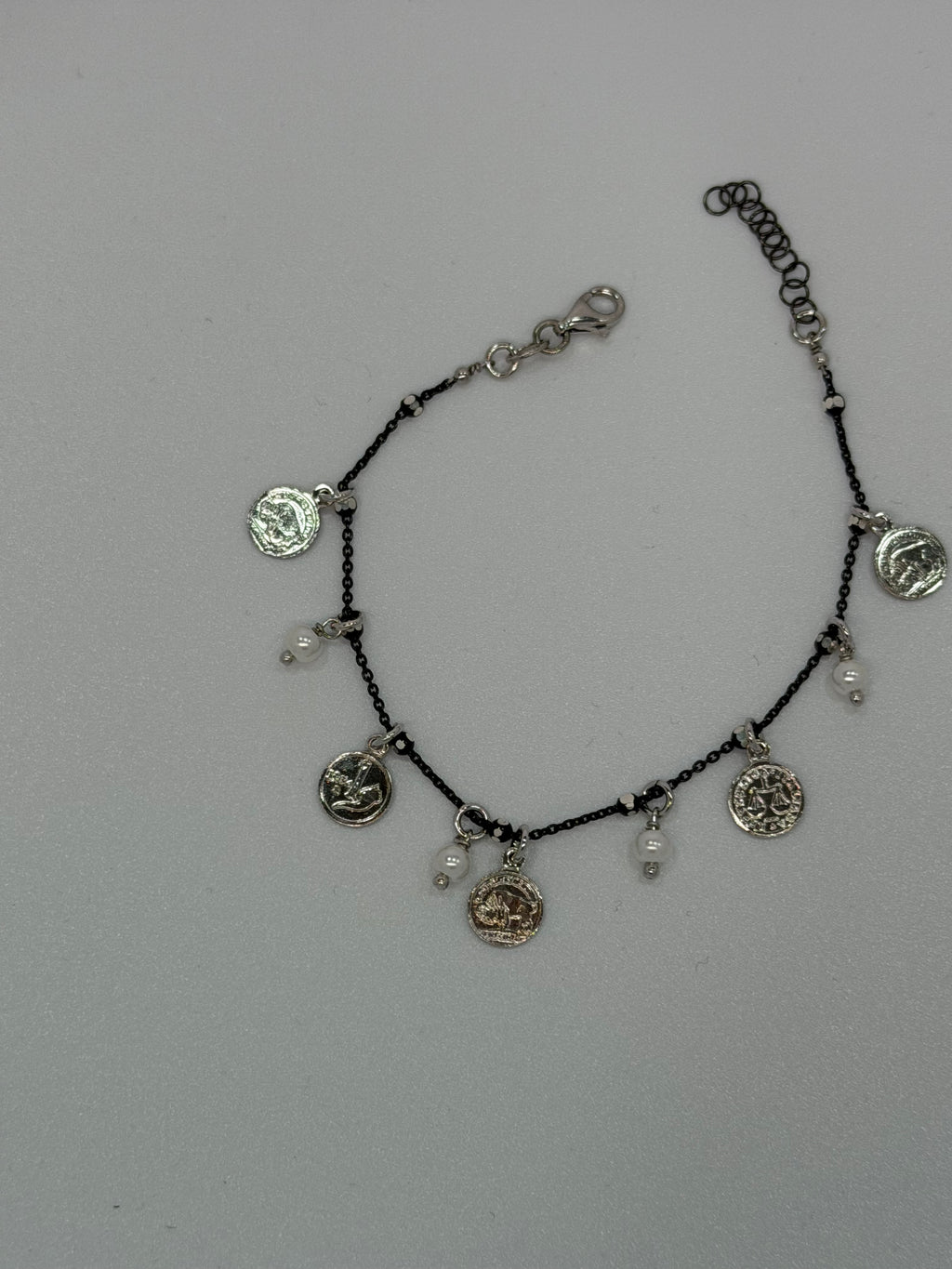 Bracciale Argento 925 Brunito con Monete e Perle Pendenti