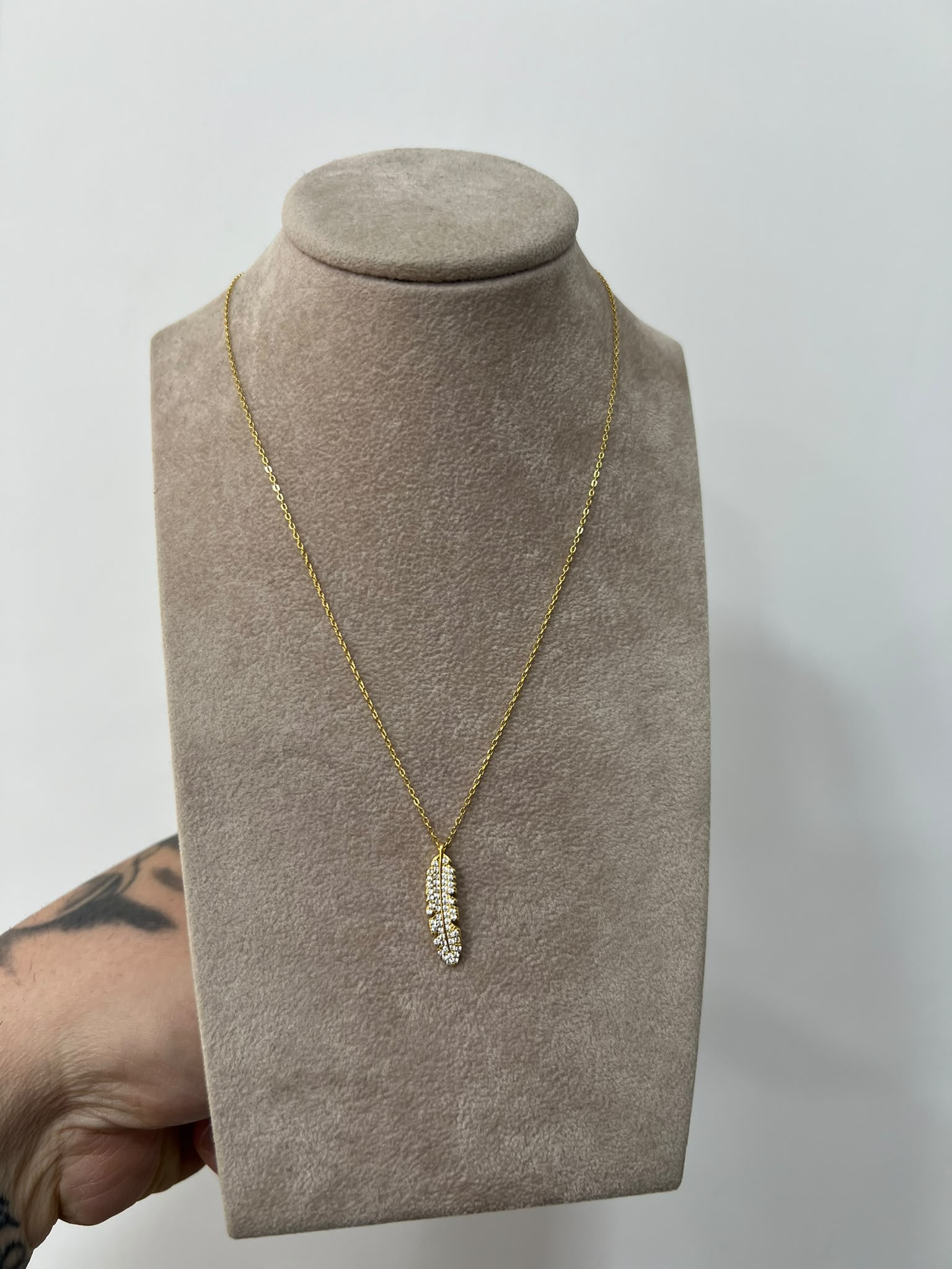 Collana Piuma Zirconi Bianchi – Argento 925 Bagnato Oro