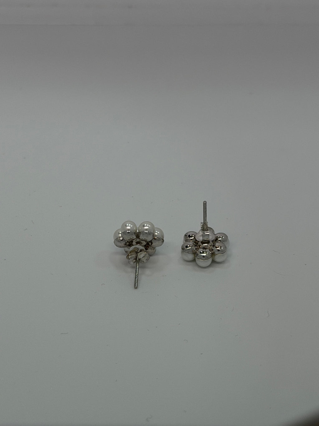 Orecchini a Fiore con Perle Bianche in Argento 925 – Al Lobo