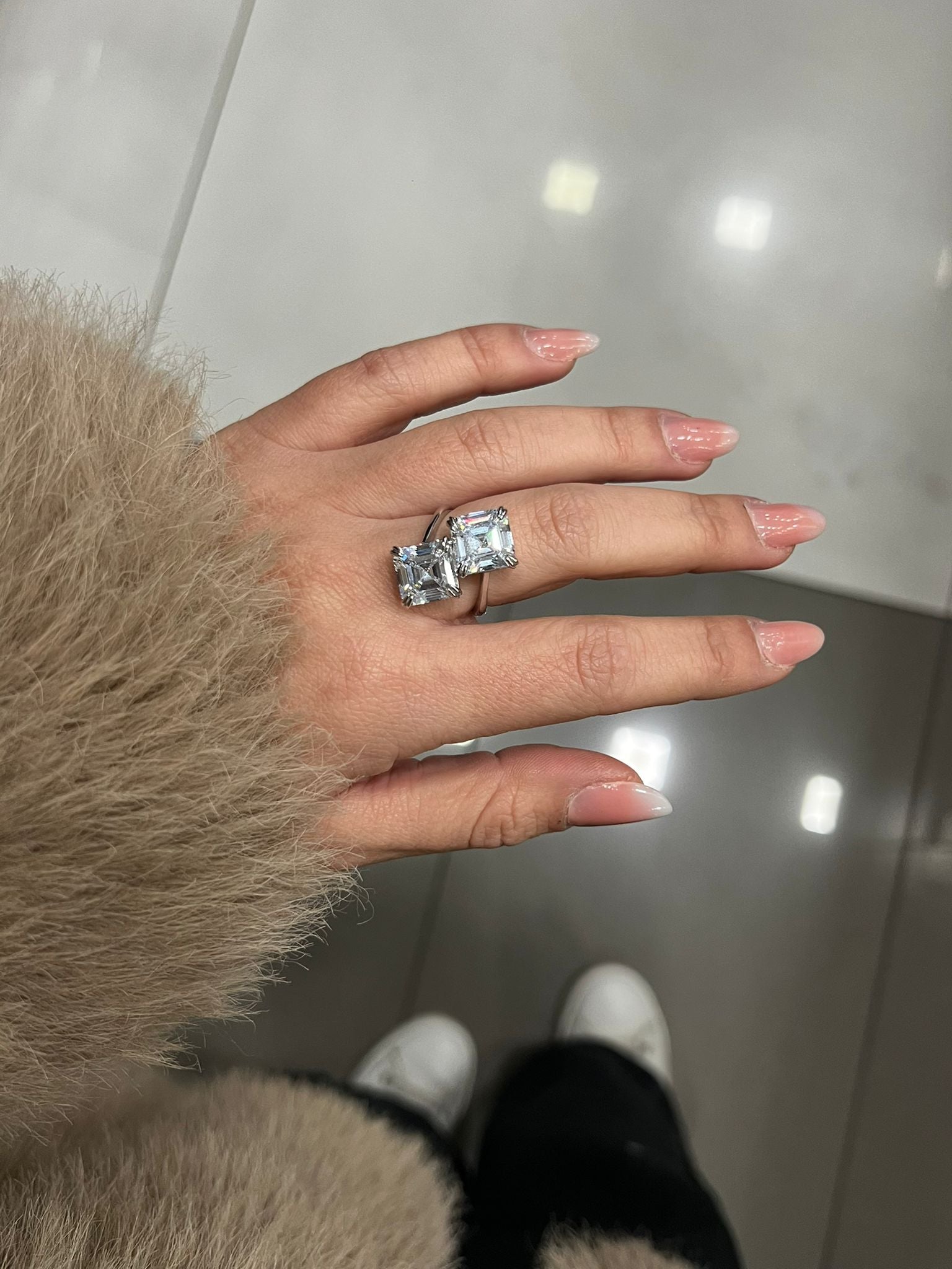 Anello Contrariè in Argento 925 con Due Pietre Bianche – Regolabile