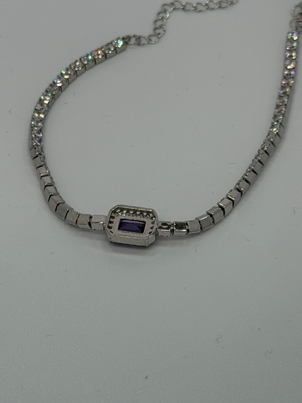 Bracciale Tennis Argento 925 con Pietra Viola Centrale – Semirigido