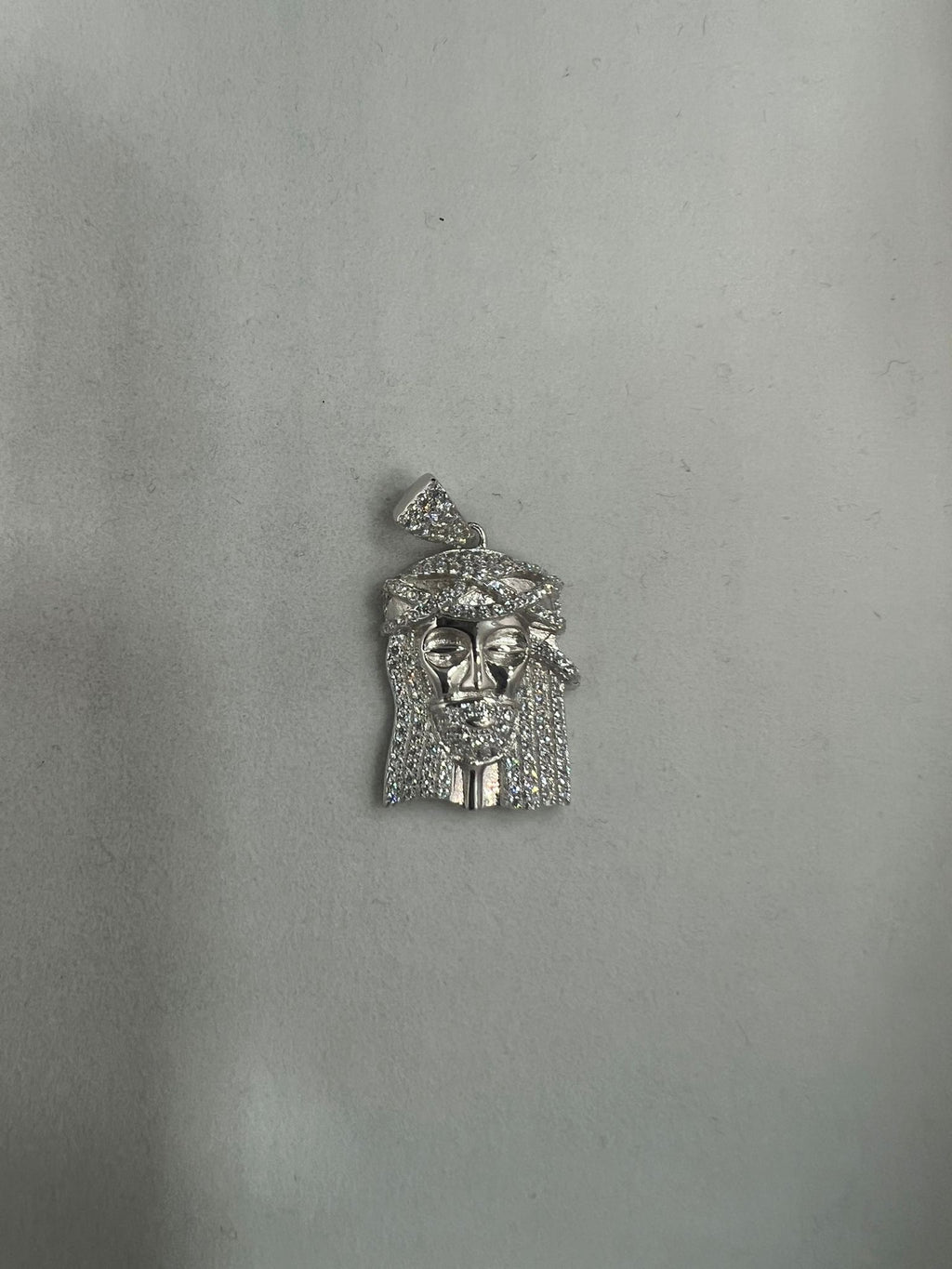 Ciondolo Volto Cristo Argento 925 con Pietre Bianche – Sacro e Luminoso
