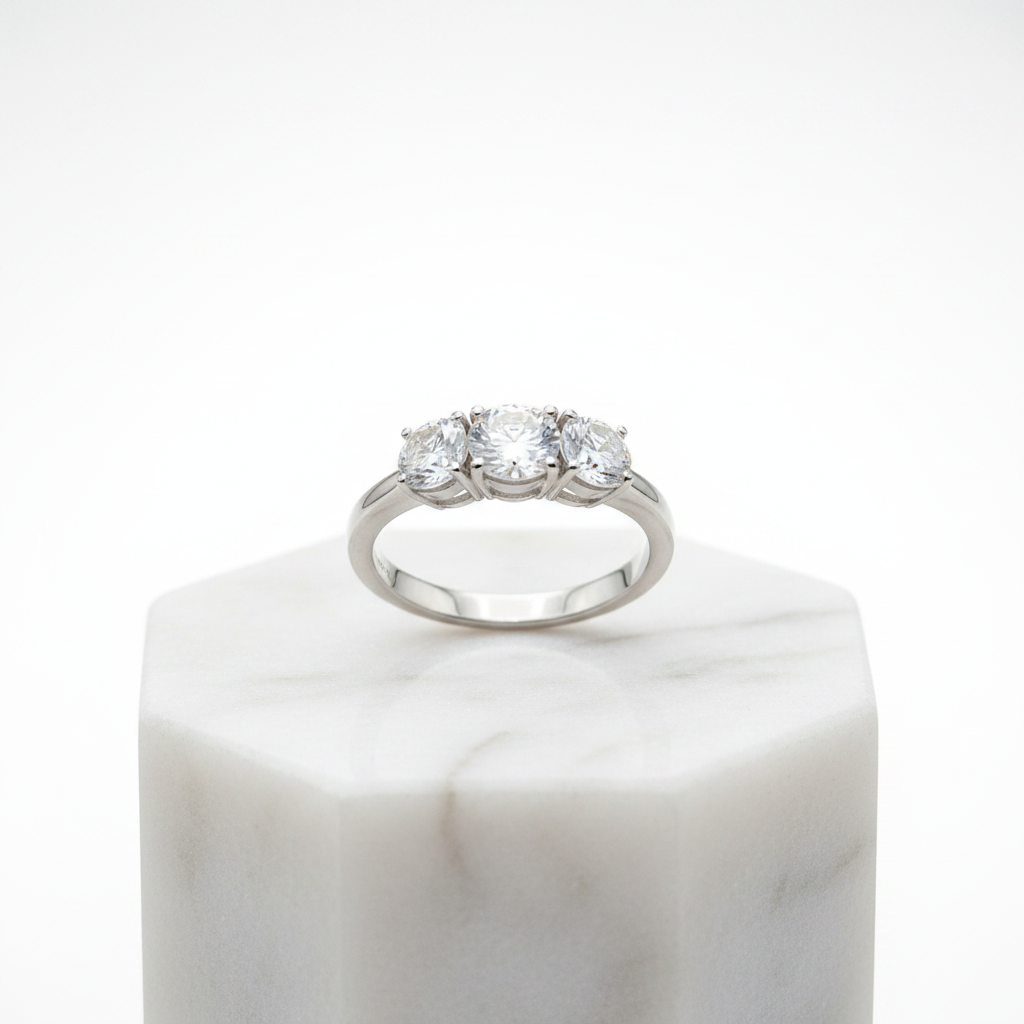 Anello Trilogy Moissanite Argento 925 – Tre Pietre, Lusso Senza Tempo